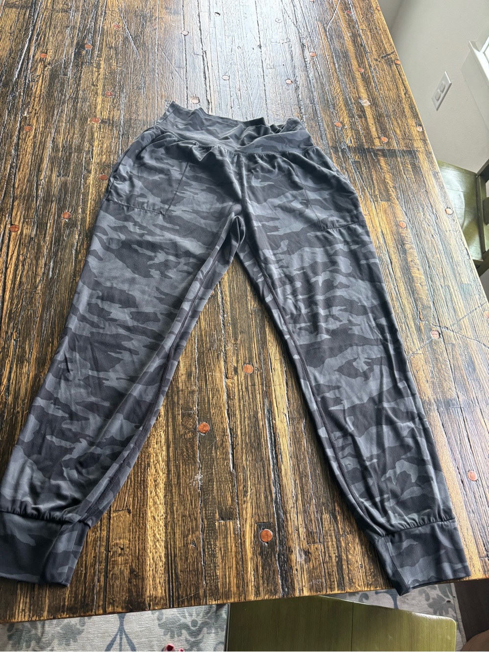 Athleta Black & Gray Camouflage Women's Jogger Pants